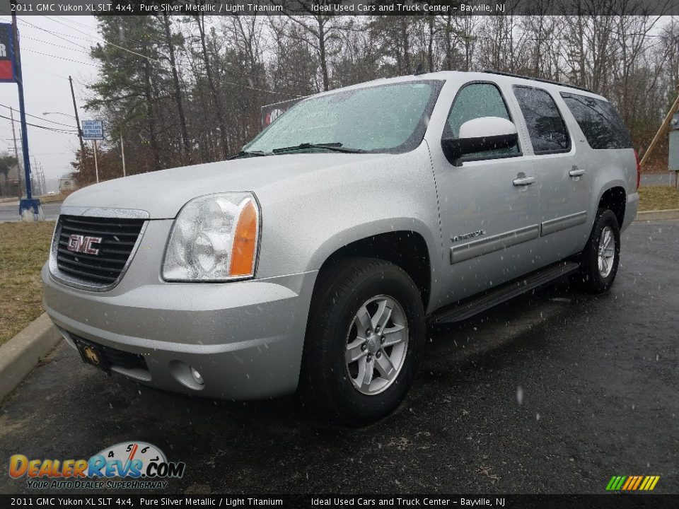 Front 3/4 View of 2011 GMC Yukon XL SLT 4x4 Photo #1