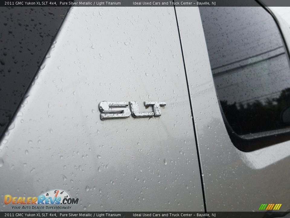 2011 GMC Yukon XL SLT 4x4 Pure Silver Metallic / Light Titanium Photo #3