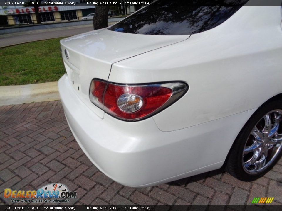 2002 Lexus ES 300 Crystal White / Ivory Photo #17