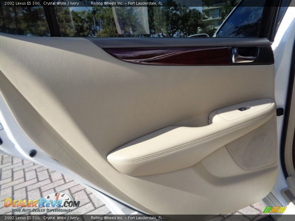2002 Lexus ES 300 Crystal White / Ivory Photo #18