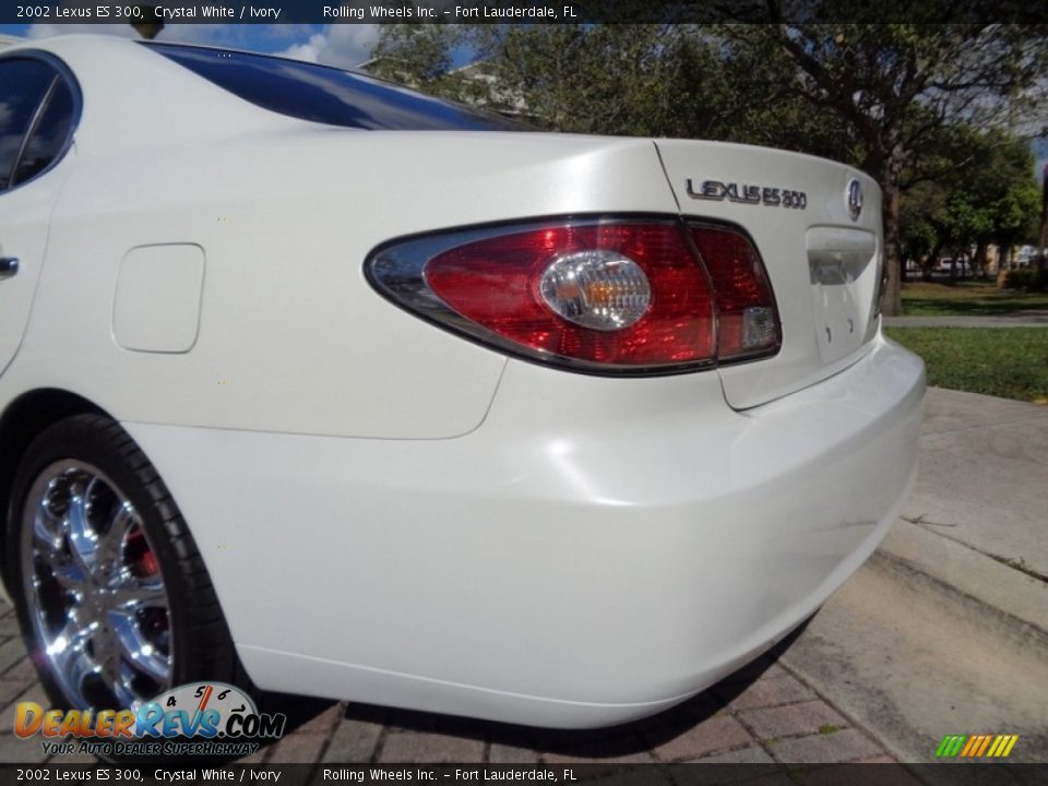 2002 Lexus ES 300 Crystal White / Ivory Photo #24