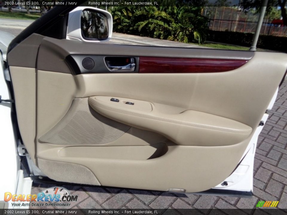 2002 Lexus ES 300 Crystal White / Ivory Photo #29