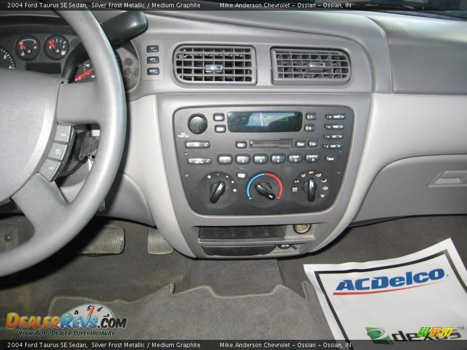 2004 Ford Taurus SE Sedan Silver Frost Metallic / Medium Graphite Photo #5