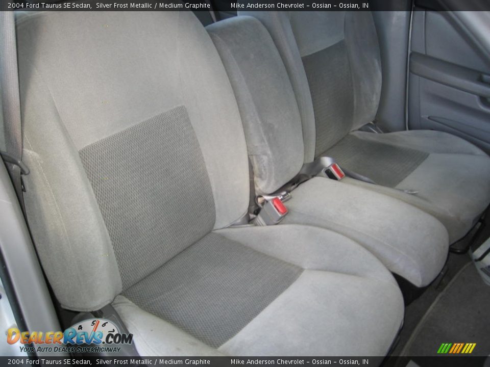 2004 Ford Taurus SE Sedan Silver Frost Metallic / Medium Graphite Photo #10