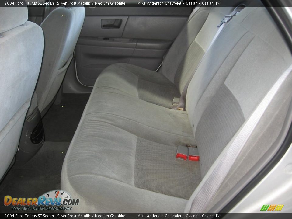 2004 Ford Taurus SE Sedan Silver Frost Metallic / Medium Graphite Photo #13