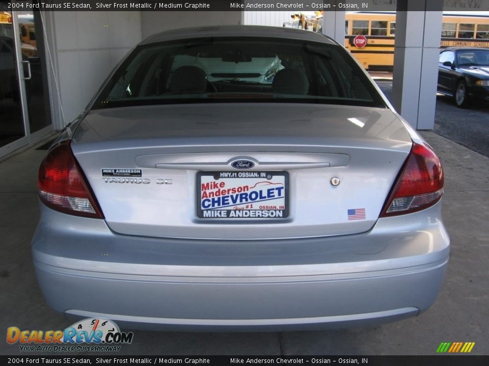 2004 Ford Taurus SE Sedan Silver Frost Metallic / Medium Graphite Photo #14