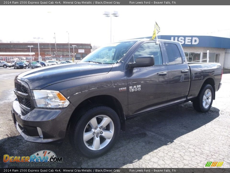 Front 3/4 View of 2014 Ram 1500 Express Quad Cab 4x4 Photo #7
