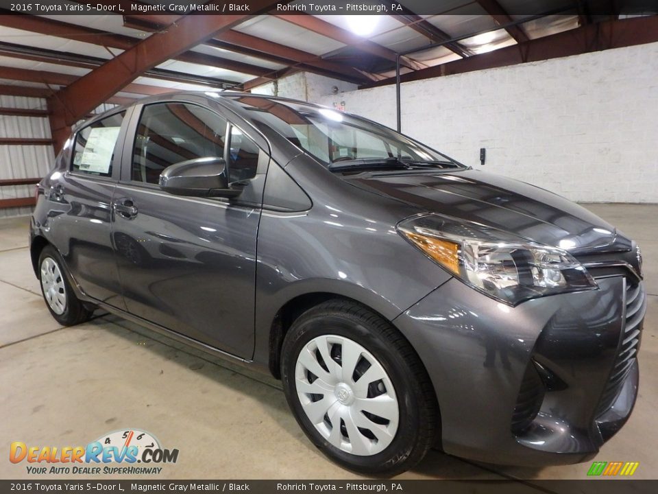 Front 3/4 View of 2016 Toyota Yaris 5-Door L Photo #1