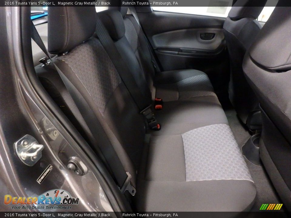 2016 Toyota Yaris 5-Door L Magnetic Gray Metallic / Black Photo #7