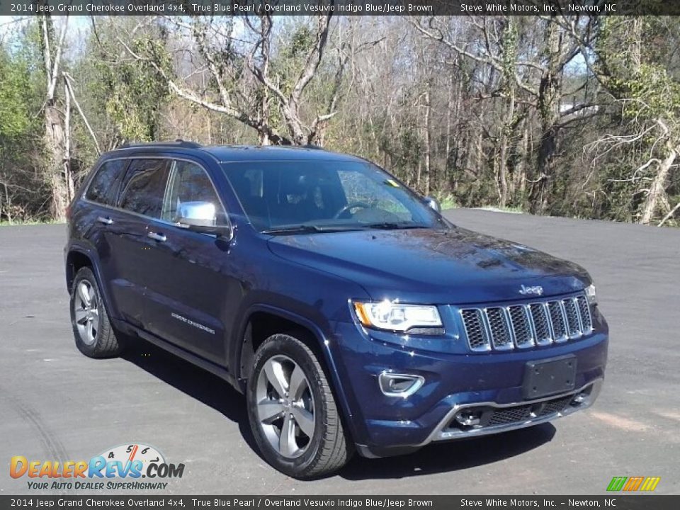 Front 3/4 View of 2014 Jeep Grand Cherokee Overland 4x4 Photo #3