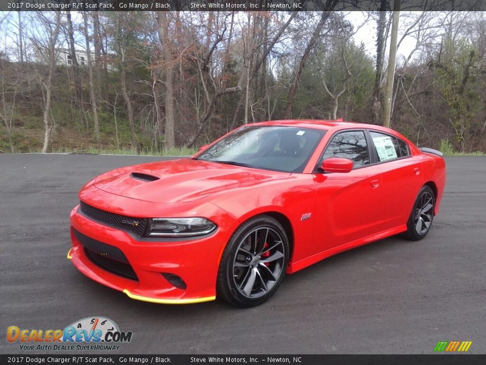Front 3/4 View of 2017 Dodge Charger R/T Scat Pack Photo #2