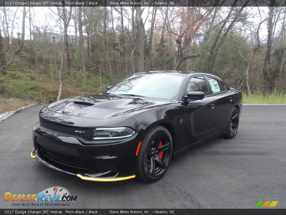 Front 3/4 View of 2017 Dodge Charger SRT Hellcat Photo #2