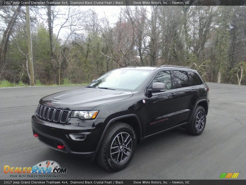 Front 3/4 View of 2017 Jeep Grand Cherokee Trailhawk 4x4 Photo #2