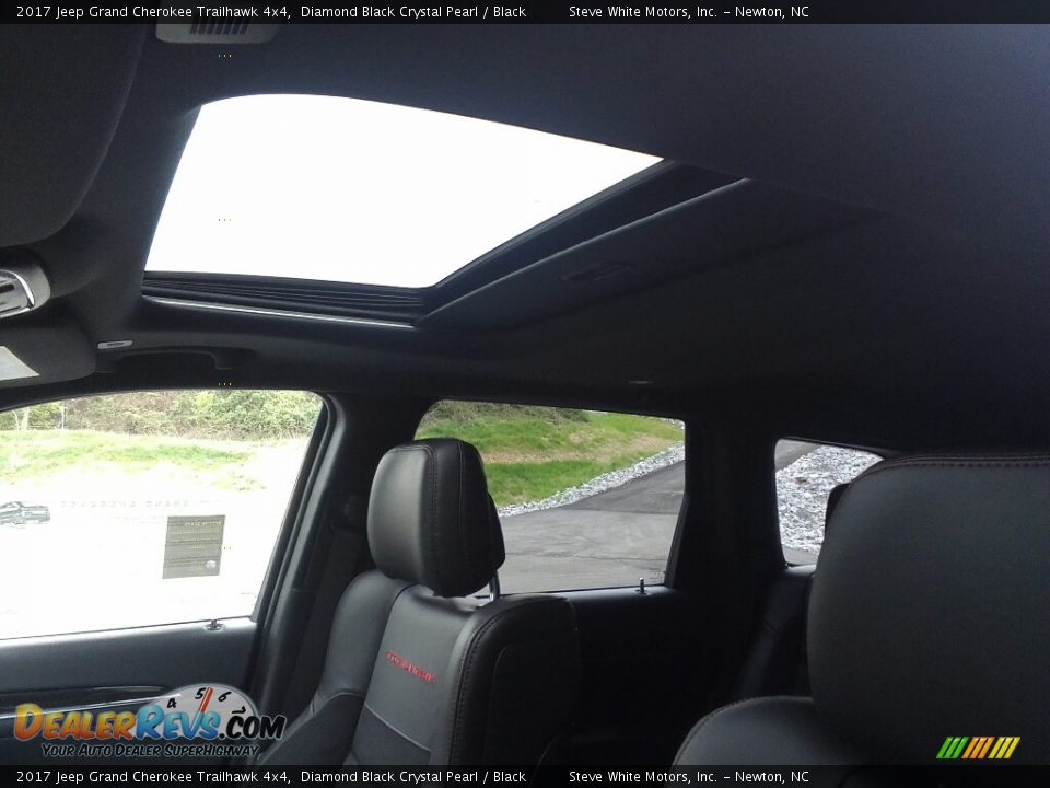 2017 Jeep Grand Cherokee Trailhawk 4x4 Diamond Black Crystal Pearl / Black Photo #24