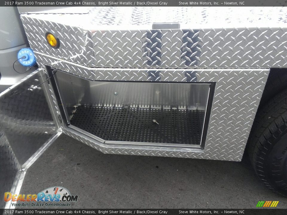 2017 Ram 3500 Tradesman Crew Cab 4x4 Chassis Bright Silver Metallic / Black/Diesel Gray Photo #12