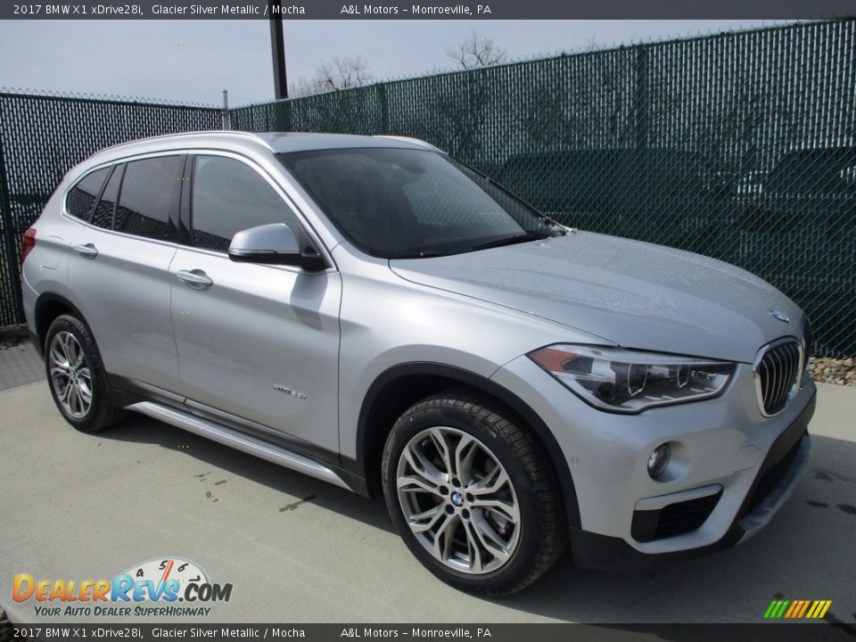 Front 3/4 View of 2017 BMW X1 xDrive28i Photo #1