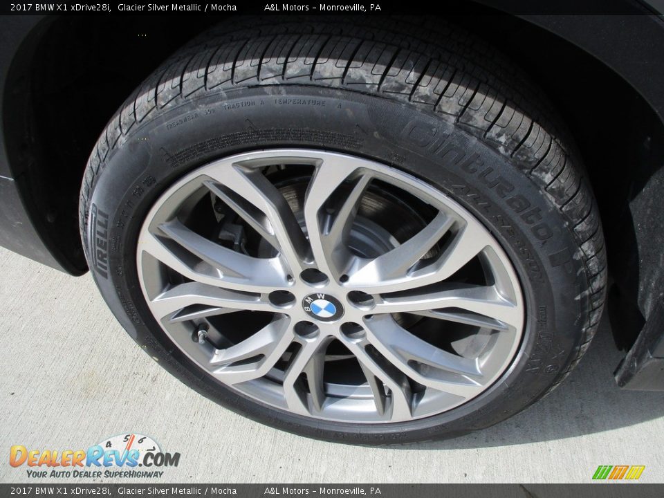 2017 BMW X1 xDrive28i Wheel Photo #3