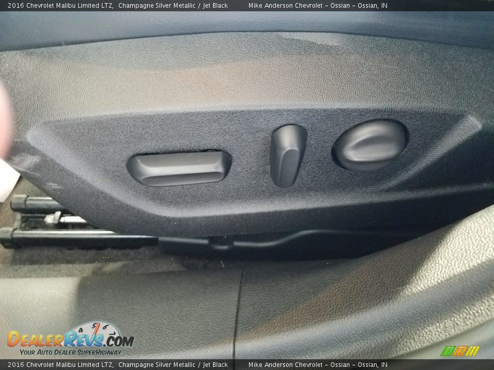 2016 Chevrolet Malibu Limited LTZ Champagne Silver Metallic / Jet Black Photo #11
