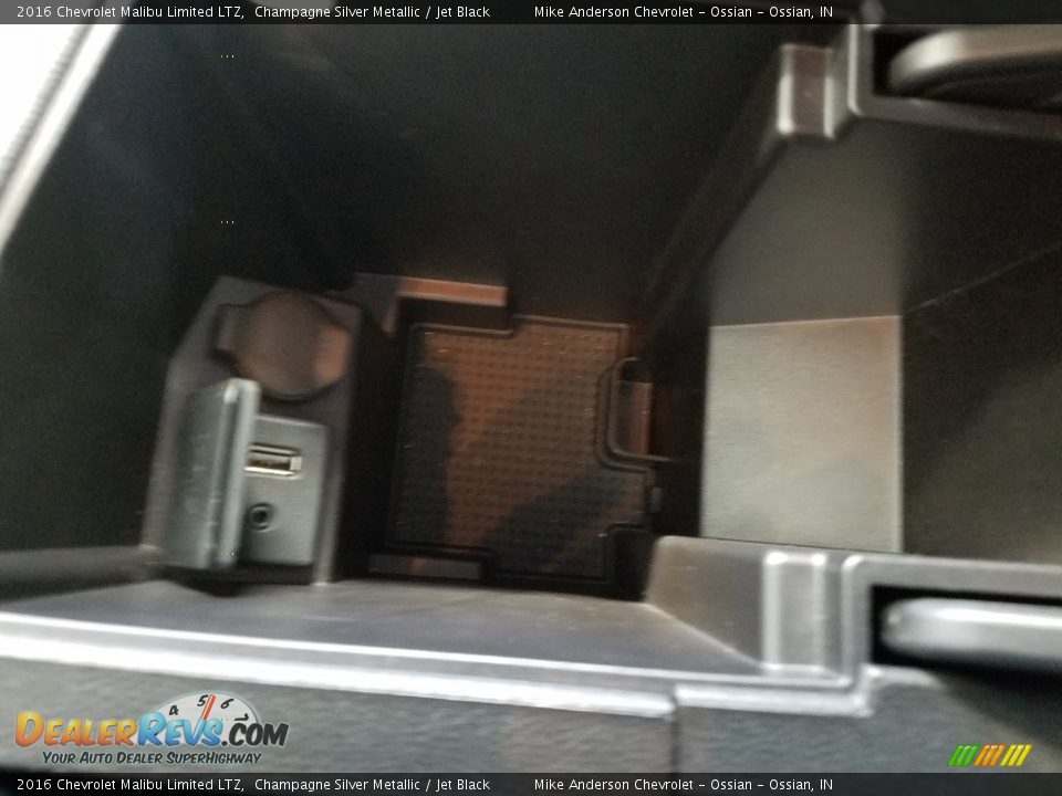 2016 Chevrolet Malibu Limited LTZ Champagne Silver Metallic / Jet Black Photo #16