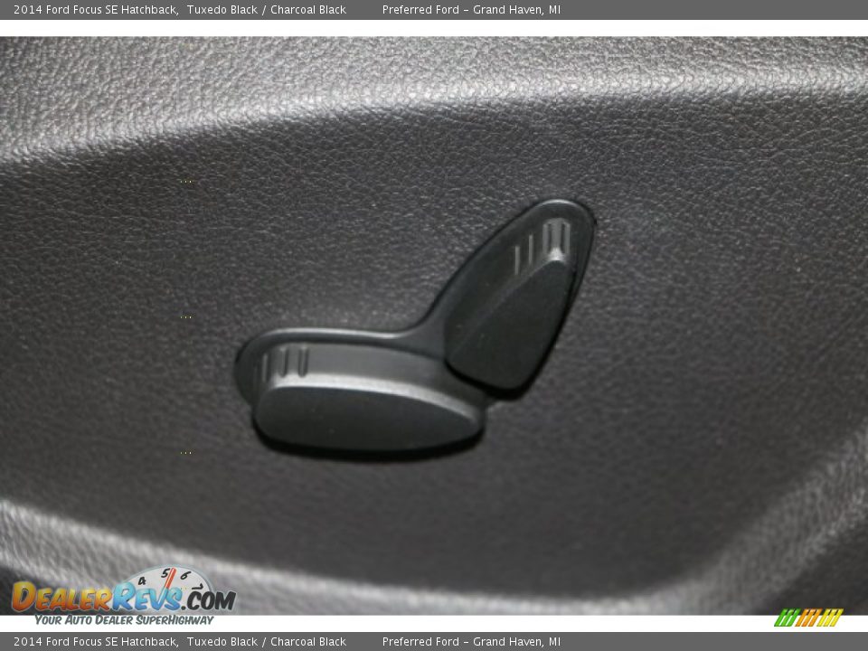 2014 Ford Focus SE Hatchback Tuxedo Black / Charcoal Black Photo #7