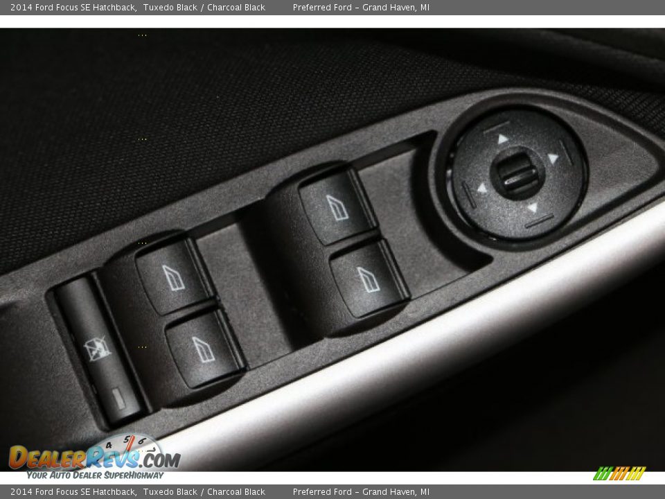 2014 Ford Focus SE Hatchback Tuxedo Black / Charcoal Black Photo #9