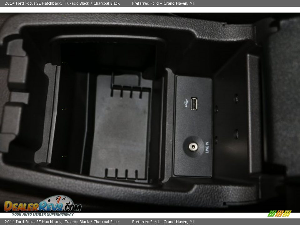 2014 Ford Focus SE Hatchback Tuxedo Black / Charcoal Black Photo #23