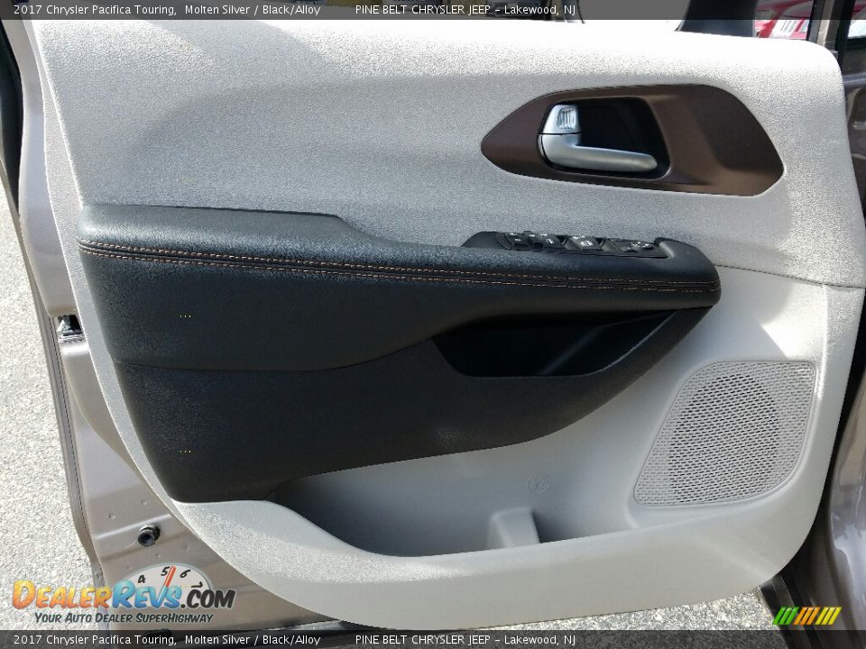 2017 Chrysler Pacifica Touring Molten Silver / Black/Alloy Photo #6