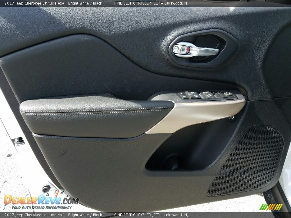 2017 Jeep Cherokee Latitude 4x4 Bright White / Black Photo #6