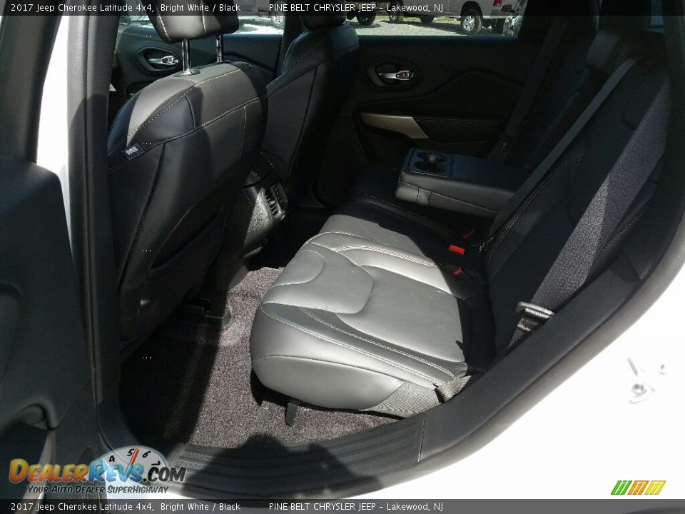 2017 Jeep Cherokee Latitude 4x4 Bright White / Black Photo #8