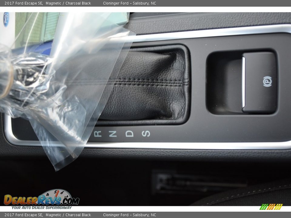 2017 Ford Escape SE Magnetic / Charcoal Black Photo #17