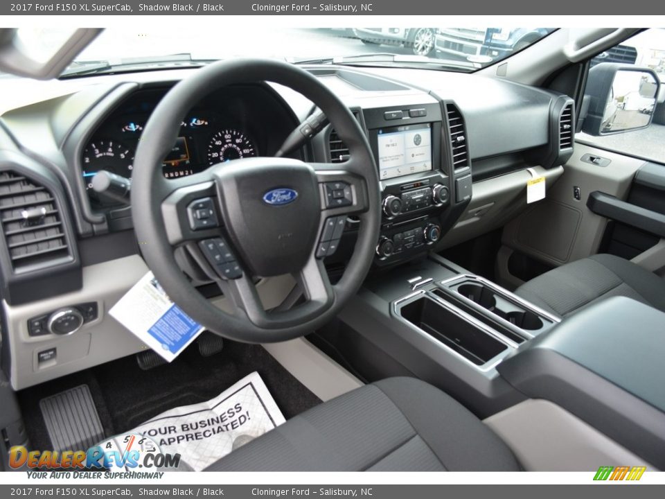 Front Seat of 2017 Ford F150 XL SuperCab Photo #9