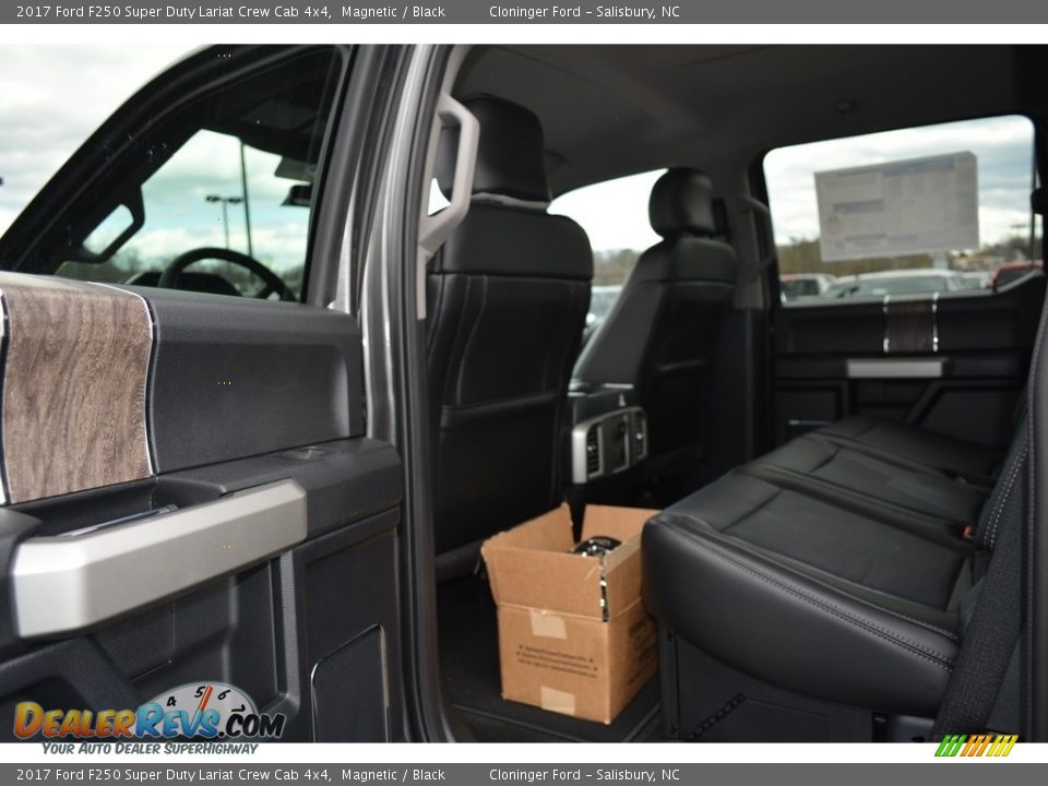 2017 Ford F250 Super Duty Lariat Crew Cab 4x4 Magnetic / Black Photo #10