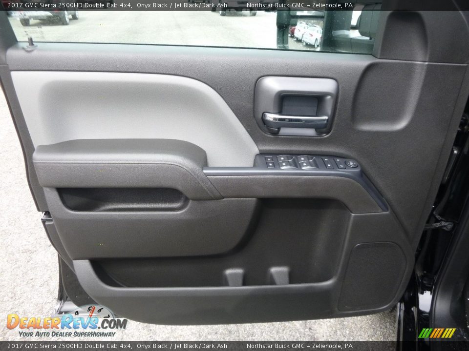 Door Panel of 2017 GMC Sierra 2500HD Double Cab 4x4 Photo #13