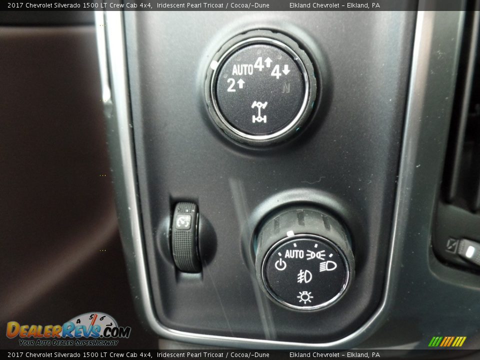2017 Chevrolet Silverado 1500 LT Crew Cab 4x4 Iridescent Pearl Tricoat / Cocoa/­Dune Photo #24