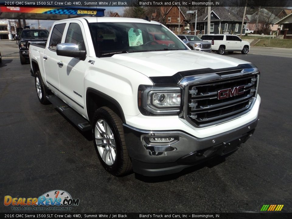 Front 3/4 View of 2016 GMC Sierra 1500 SLT Crew Cab 4WD Photo #5