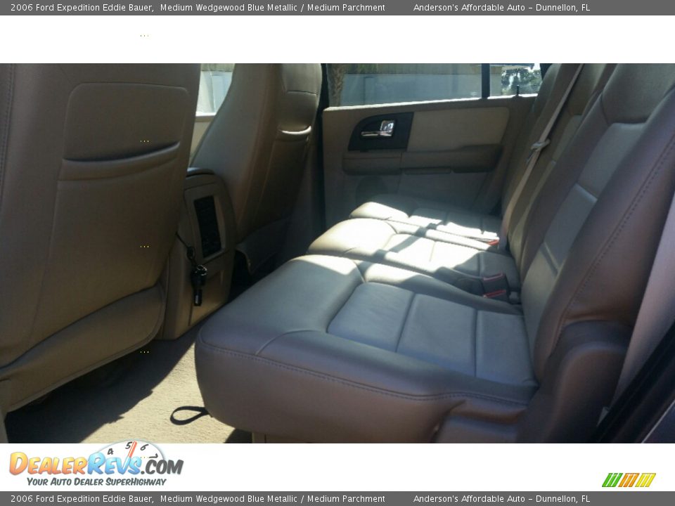 2006 Ford Expedition Eddie Bauer Medium Wedgewood Blue Metallic / Medium Parchment Photo #13