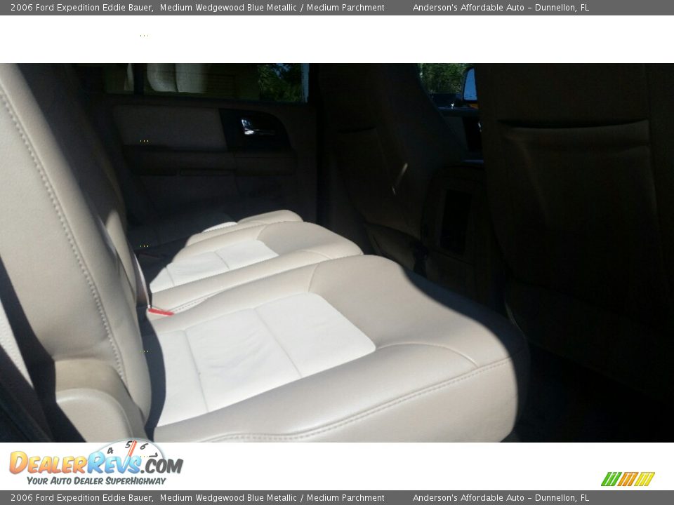 2006 Ford Expedition Eddie Bauer Medium Wedgewood Blue Metallic / Medium Parchment Photo #17