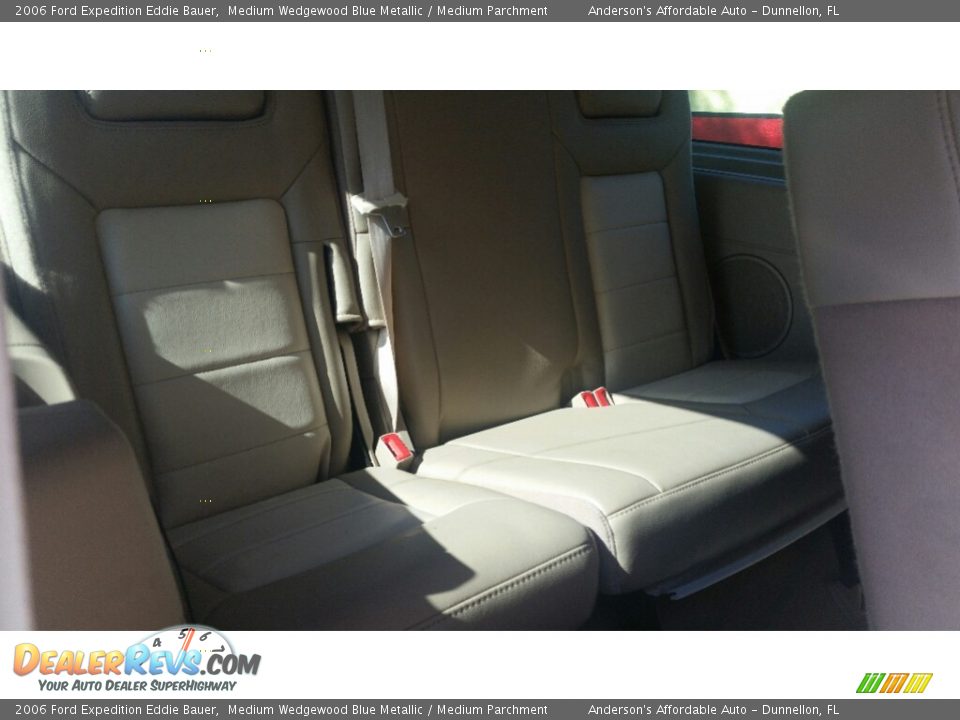 2006 Ford Expedition Eddie Bauer Medium Wedgewood Blue Metallic / Medium Parchment Photo #18