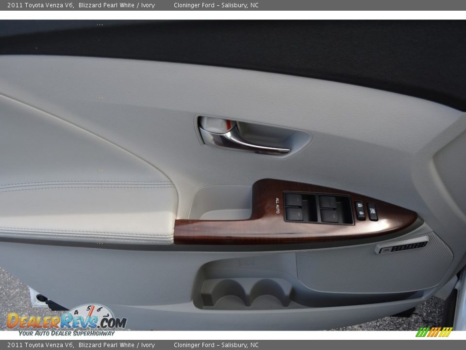 2011 Toyota Venza V6 Blizzard Pearl White / Ivory Photo #8