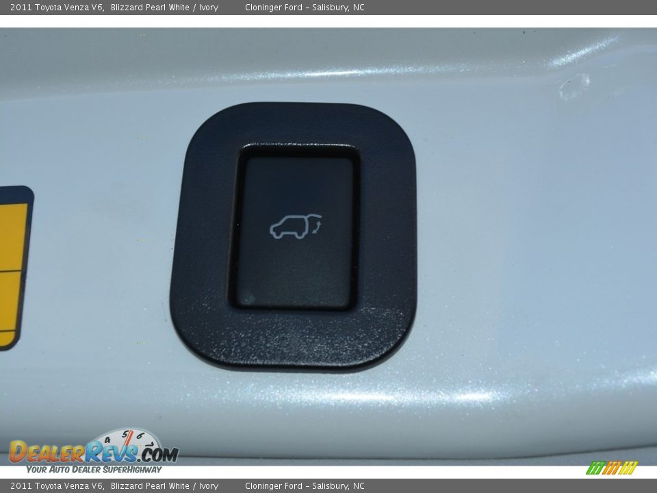2011 Toyota Venza V6 Blizzard Pearl White / Ivory Photo #14