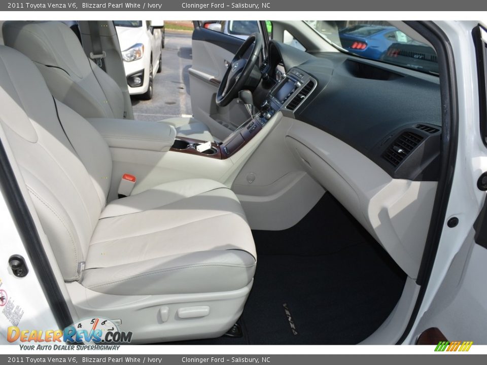 2011 Toyota Venza V6 Blizzard Pearl White / Ivory Photo #17