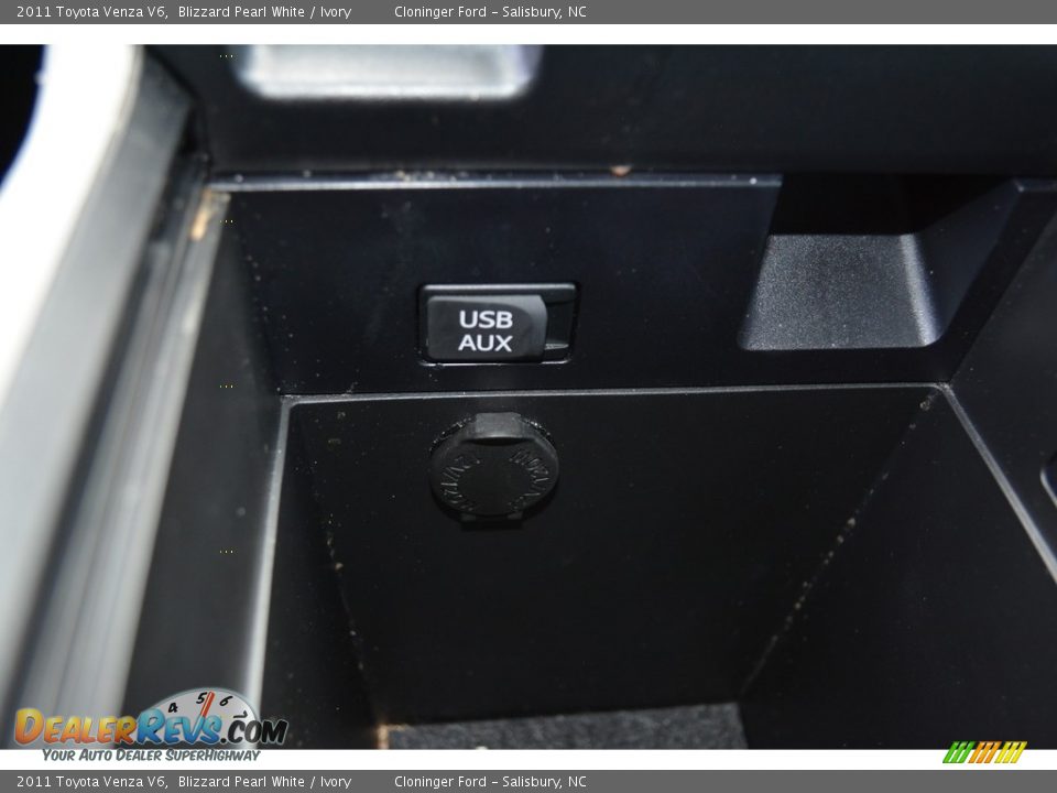 2011 Toyota Venza V6 Blizzard Pearl White / Ivory Photo #23