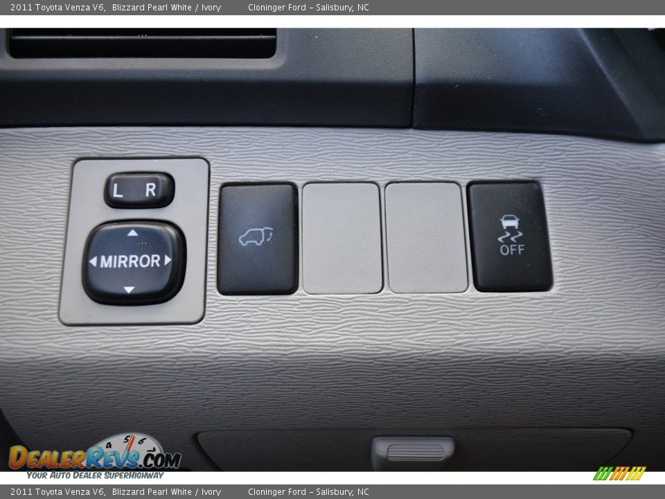 2011 Toyota Venza V6 Blizzard Pearl White / Ivory Photo #27