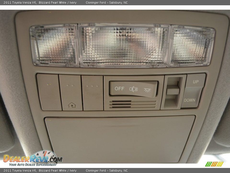 2011 Toyota Venza V6 Blizzard Pearl White / Ivory Photo #28
