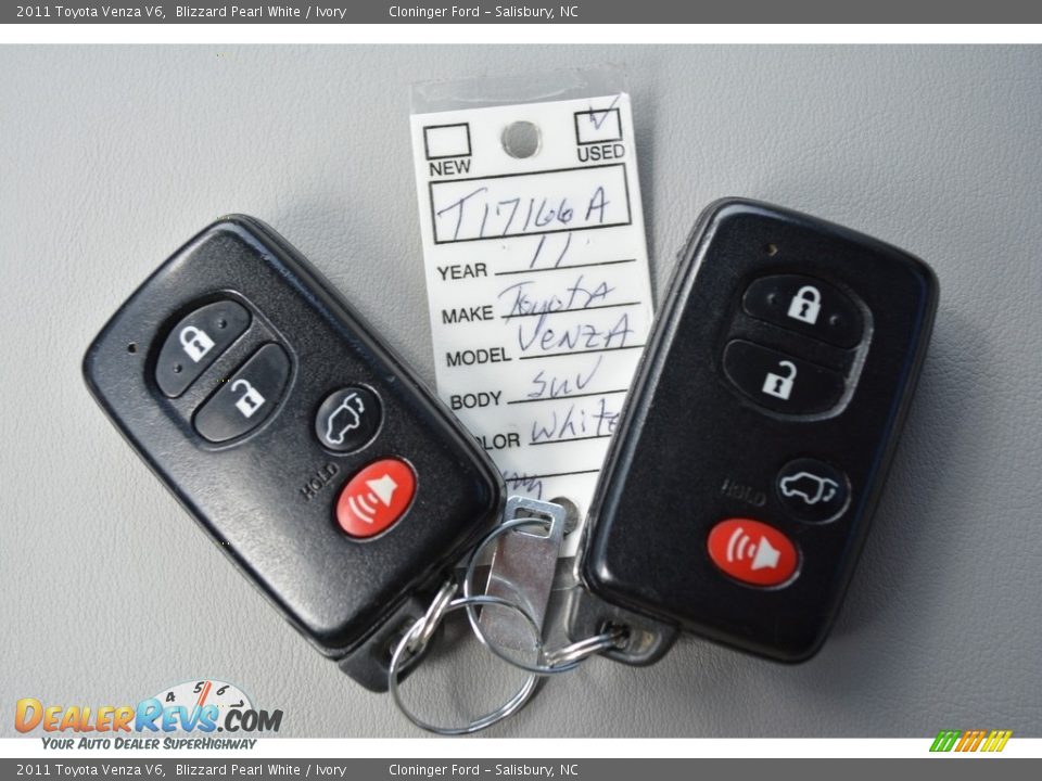 2011 Toyota Venza V6 Blizzard Pearl White / Ivory Photo #30