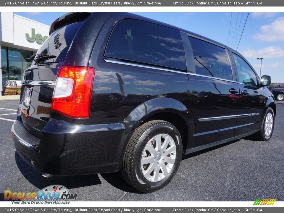 2016 Chrysler Town & Country Touring Brilliant Black Crystal Pearl / Black/Light Graystone Photo #7