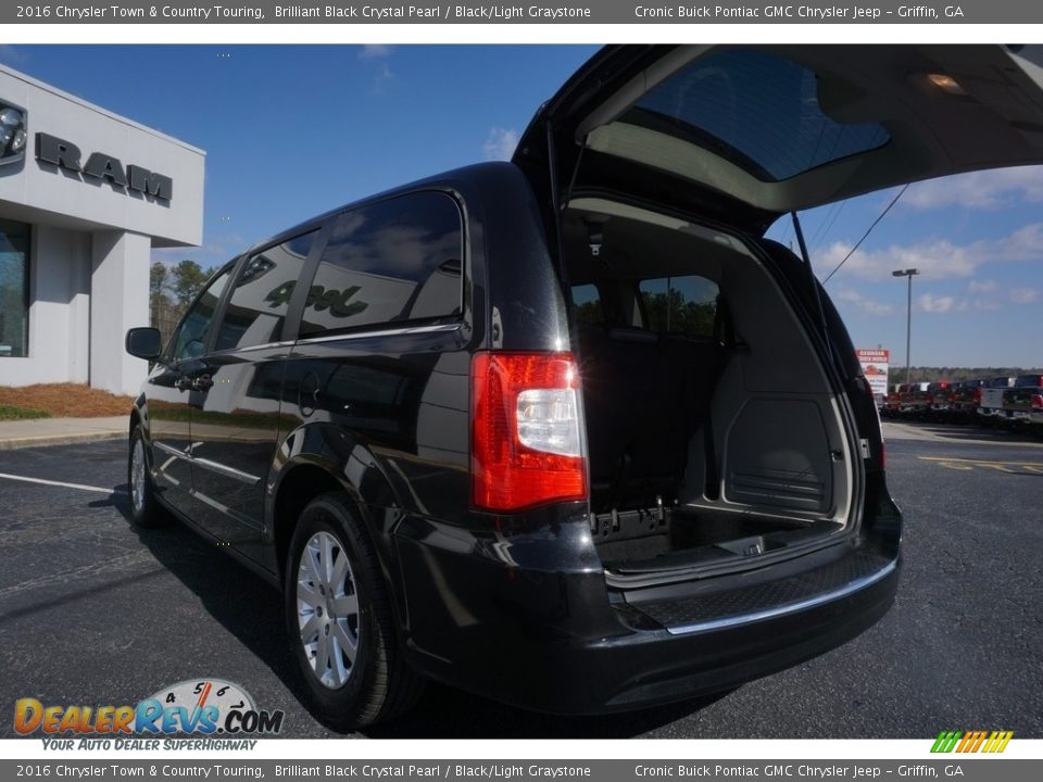 2016 Chrysler Town & Country Touring Brilliant Black Crystal Pearl / Black/Light Graystone Photo #16