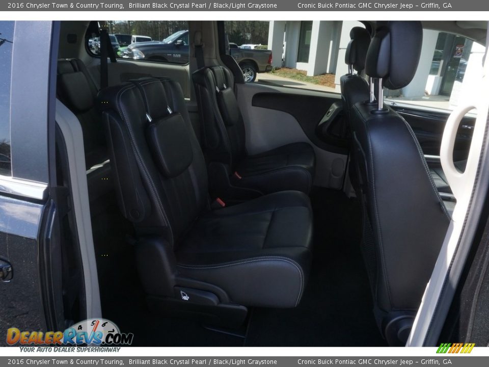 2016 Chrysler Town & Country Touring Brilliant Black Crystal Pearl / Black/Light Graystone Photo #18