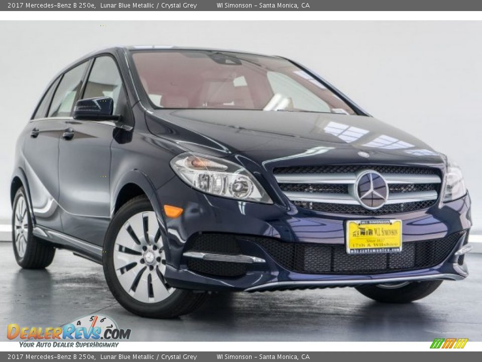 Front 3/4 View of 2017 Mercedes-Benz B 250e Photo #11