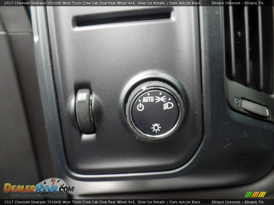 2017 Chevrolet Silverado 3500HD Work Truck Crew Cab Dual Rear Wheel 4x4 Silver Ice Metallic / Dark Ash/Jet Black Photo #26